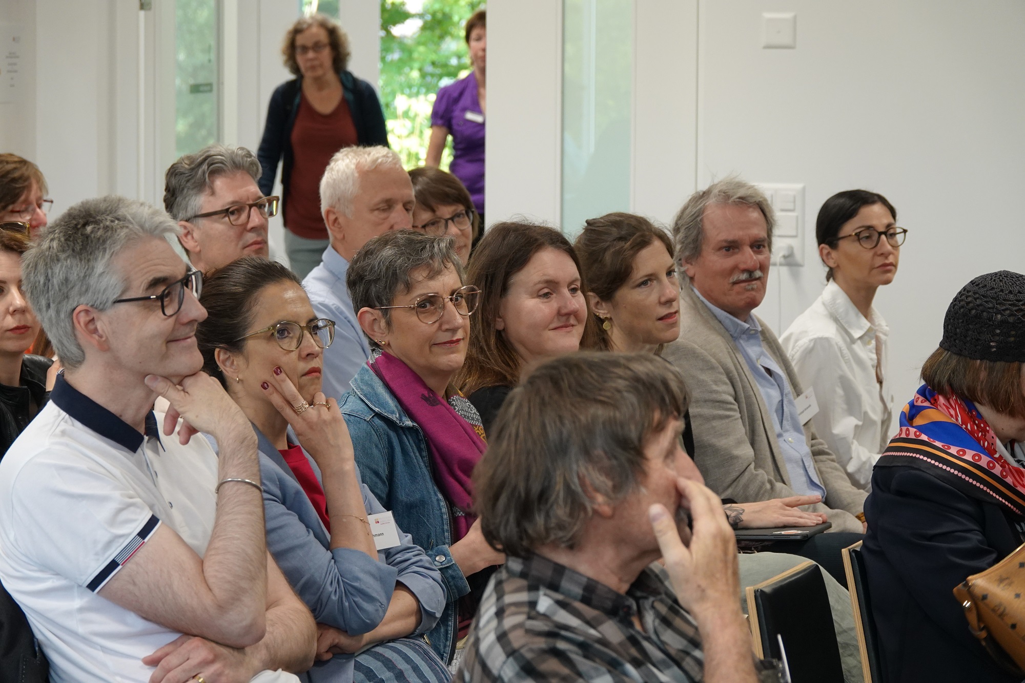 Publikum: Gäste aus anderen Institutionen und Mitarbeitende der PBL hören gespannt den Referierenden zu.